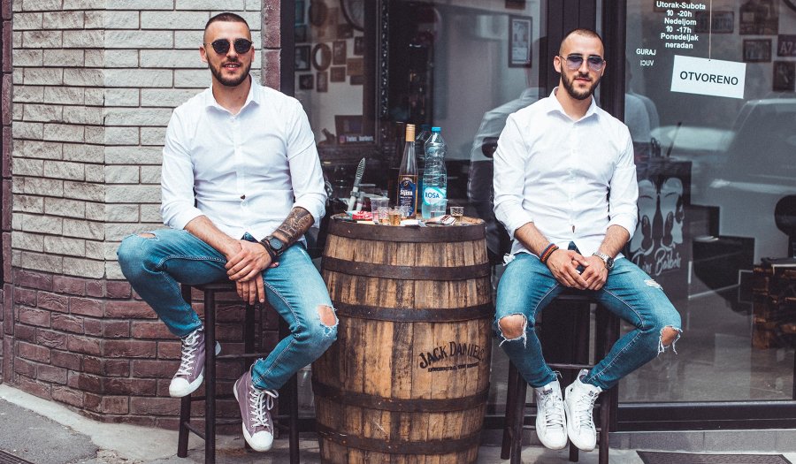 Мушки фризер: Twins Barbers thumbnail